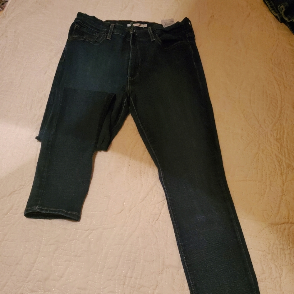 Levi's 721 High rise, dark denim, skinny leg. Size 32